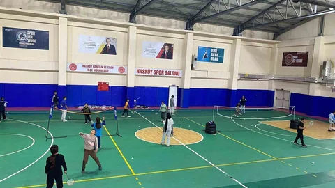 Muş'ta Badminton Antrenmanları Sürüyor