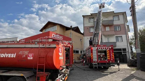 Sakarya'da çatı tadilatı yangına yol açtı