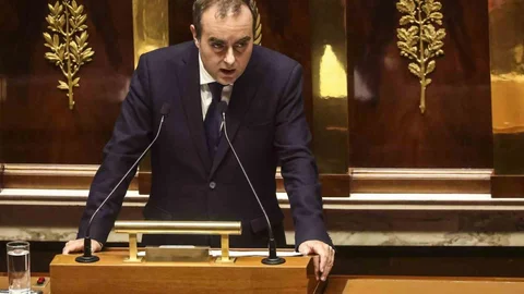 Fransa'da emeklilik reformu askıya alındı