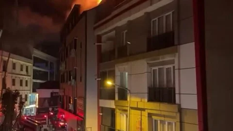İstanbul'da kafe yangını paniği