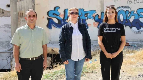 Aileler, adalet arayışında enkaz alanında toplandı