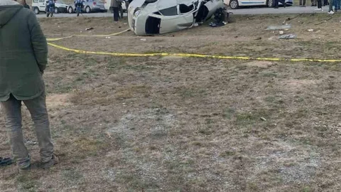 Afyonkarahisar'da 15 yaşındaki sürücünün hayatını kaybettiği kaza güvenlik kameralarına yansıdı.