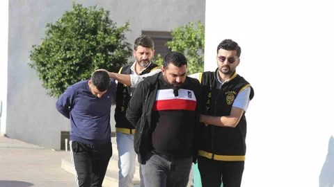 Adana'da kuzenini öldürdü iddiasıyla iki kişi tutuklandı.