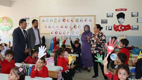 Adıyaman'da Kahta Devlet Hastanesi, Dünya El Yıkama Günü kapsamında farkındalık etkinliği düzenledi.