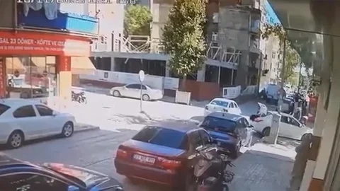 Elazığ'da Motosiklet ve Otomobil Çarpıştı
