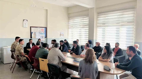 Diyarbakır'da Kaymakam Atış öğretmenlerle buluştu