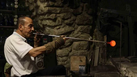 El Halil'de tarihi atölyeler can çekişiyor