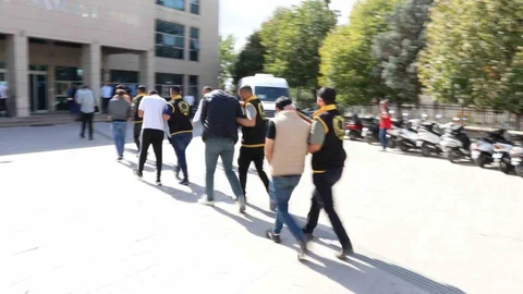 Kilis’te iş yeri kurşunlamasıyla ilgili 5 kişi gözaltına alındı.