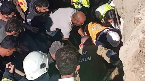 Hatay'da şantiye alanında göçük meydana geldi.