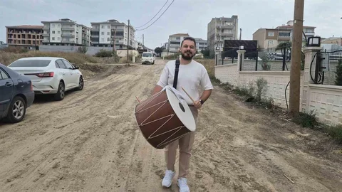 Süleymanpaşa'da Bozuk Yollara Davul ile Tepki Gösterildi