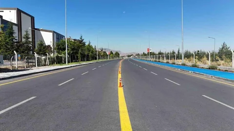 Kayseri'de Albayrak Caddesi'nin açılışı, ulaşımda rahatlama sağlayacak.