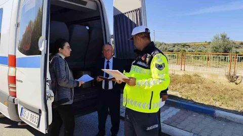 Manisa'nın Sarıgöl ilçesinde öğrenci servisleri, güvenli taşımacılık amacıyla kapsamlı bir denetime tabi tutuldu.