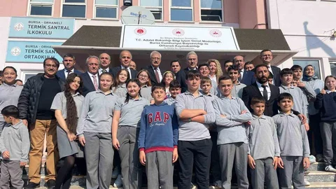 Bursa'da köy okuluna bilgisayar desteği