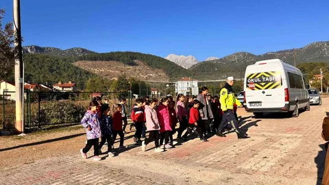 Isparta'da öğrencilere trafik eğitimi verildi