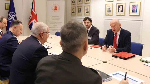 Brüksel'de Bakan Güler, İngiltere Savunma Bakanı Healy ile bir araya geldi