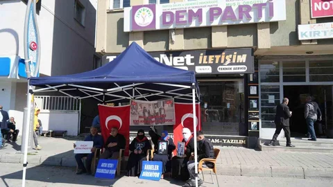 Muş'ta evlat nöbeti devam ediyor