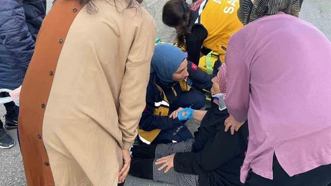 Karaman'da otomobilin çarptığı yaşlı kadın hastaneye kaldırıldı