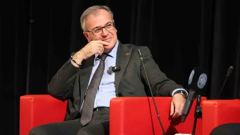 Kayseri'de Hacılar'daki kentsel dönüşüm tecrübelerini aktaran Başkan Özdoğan, 1000 konutun tamamlandığını ve yeni dönüşüm çalışmalarının başlayacağını duyurdu.