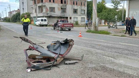 Samsun Bafra'da kamyon ve pikap çarpıştı, 1 kişi yaralandı.