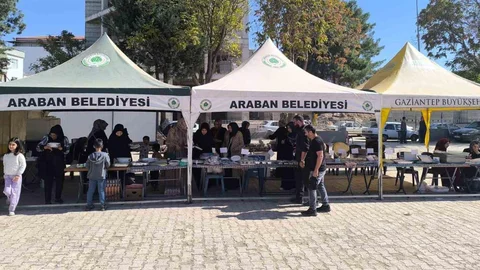 Gaziantep'te Gazze yararına hayır çarşısı açıldı