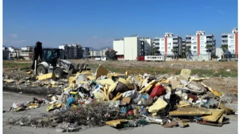 Akdeniz Belediyesi Ekipleri Yine Aynı Yerden Tonlarca Çöp Topladı