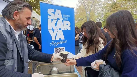 Sakarya'da üniversite öğrencilerine sıcak çorba