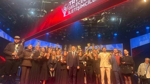 Eskişehir'de Anadolu Üniversitesi öğrencileri TRT Geleceğin İletişimcileri Yarışması'ndan ödüllerle döndü.