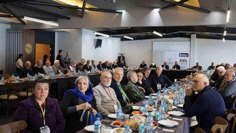 Kocaeli'de 60 yıllık mezunların buluşması