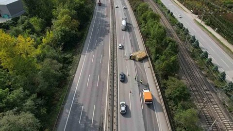 Sakarya'da Otoyolu Kilitleyen Kamyonet Kazası