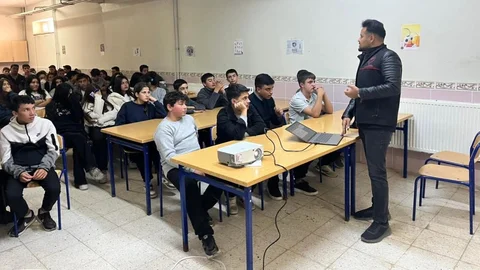 Çamlıyayla'da Öğrencilere Tarım Meslekleri Anlatıldı