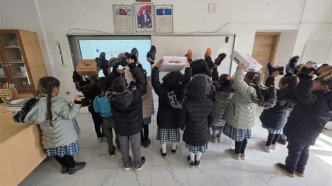 Erzurum'da ihtiyaç sahibi öğrencilere giyim yardımı
