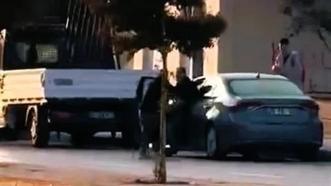 Denizli'de Okul Müdürü Silahlı Saldırıya Uğradı