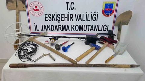Eskişehir'de kaçak kazı yapan 3 kişi yakalandı