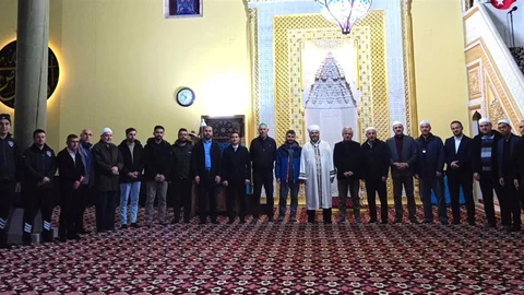 Kütahya Dumlupınar Üniversitesi Vakıf Camii'nde sabah namazı buluşması gerçekleştirildi.