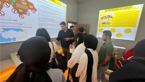 Ardahan'da öğrenciler Kafkas Arı Konağı ve Arıcılık Müzesi'ni ziyaret etti