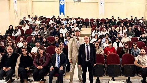 Denizli'de İş Adamı Kocasert Gençlerle Deneyimlerini Paylaştı