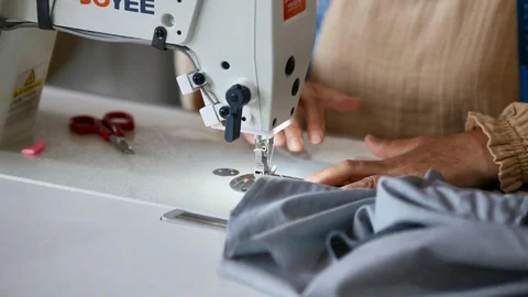 Kepez'de kadın emeğiyle üretilen üniformalar, bütçeye büyük katkı sağlıyor