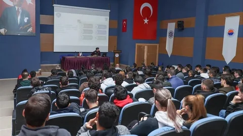 Sinop'ta gençlere yönelik güvenli gelecek seminerleri