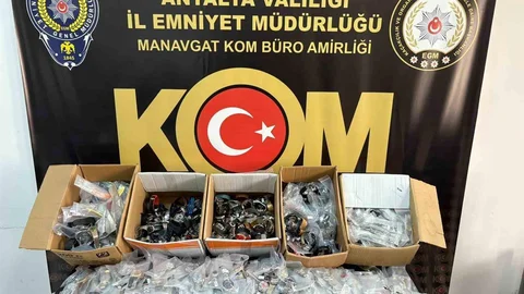 Antalya'da çok sayıda kaçak ürün ele geçirildi