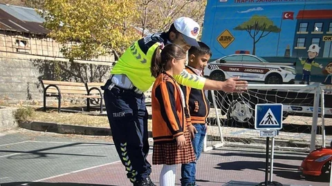 Van'da öğrencilere trafik güvenliği eğitimi
