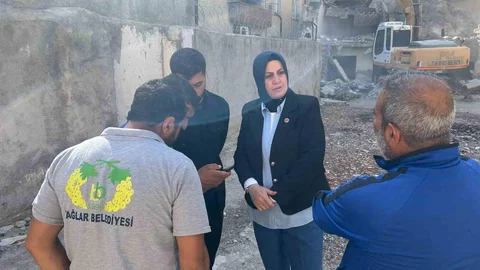 Bağlar'da Metruk Binalar Yıkılıyor