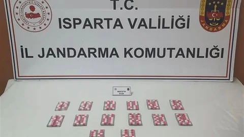 Isparta'da yol kontrolünde uyuşturucu hap bulundu