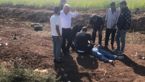 Akçakale'de otomobil devrildi, 2 kişi yaralandı