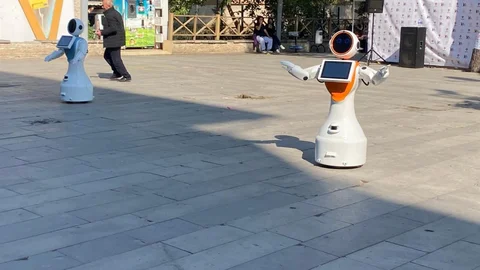 Manisa'da Bilim Şenliği'nde robotlar ilgi odağı oldu