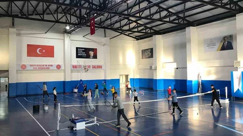 Muş'ta tenis antrenmanları büyük bir katılımla sürmekte