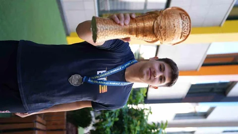 Gaziantep'te Erdem Koleji Öğrencisi Emir Özduman, uluslararası sutopu şampiyonasında büyük bir başarı elde etti.