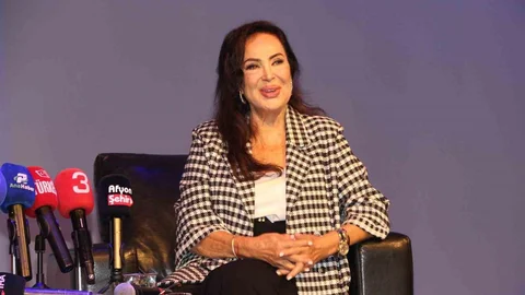 Türkan Şoray sinema özlemini dile getirdi