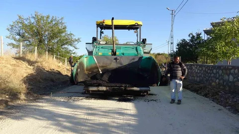 Tunceli'de İlk Sıcak Asfalt Serimi Vali Aygöl'den Geldi