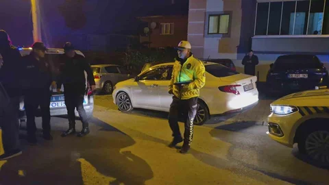 Bartın'da polisin 'dur' ihtarına uymayan sürücü kovalamaca sonucu yakalandı.