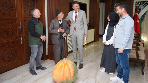 Hakkâri'de dev bal kabağı rekoru kırıldı